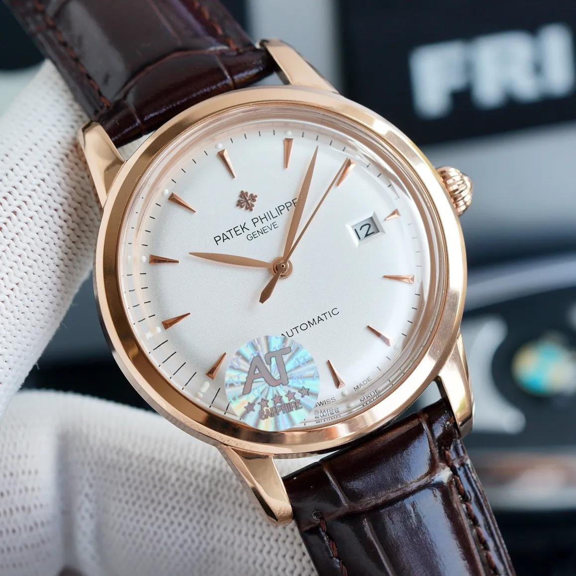 Patek Philippe 🌆🌆 is the first to sell hot new styles, Patek Philippe’s new steel pot lid ⚡️⚡️ took up to 6 months! Ultra-thin men's automatic mechanical watch, using imported original 9015® movement, vibration frequency of 28,800 times per hour, zero repair quality, original size of 40mm in diameter, ultra-thin craftsmanship of 8mm, (❤️can be matched with calfskin imported from Xin Italy!) The pot lid is made of glass! Super waterproof to 50 meters! The same style at the counter, one-to-one reproduction! Bring him with you to show off his sharp edge and extraordinary style! Dazzling brilliance, eternal dignity. ⚠️Please look for exclusive quality
